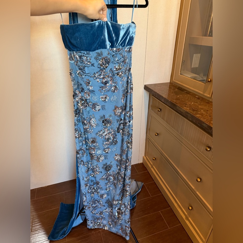 Elegant Strapless Blue Floral Dress - Picture 3 of 15